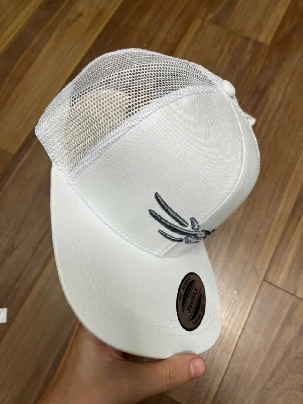 SITYA Embroidered Trucker Hat – White Mesh Snapback Cap with Gray Y2K
